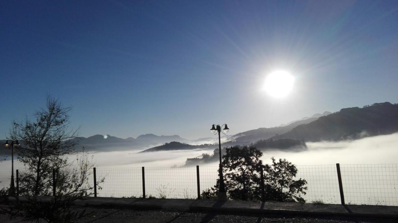 Apartamentos El Llanin Cangas de Onis Luaran gambar